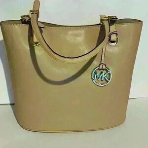 A New beige leather Michael Kors jet set medium leather tote bag.